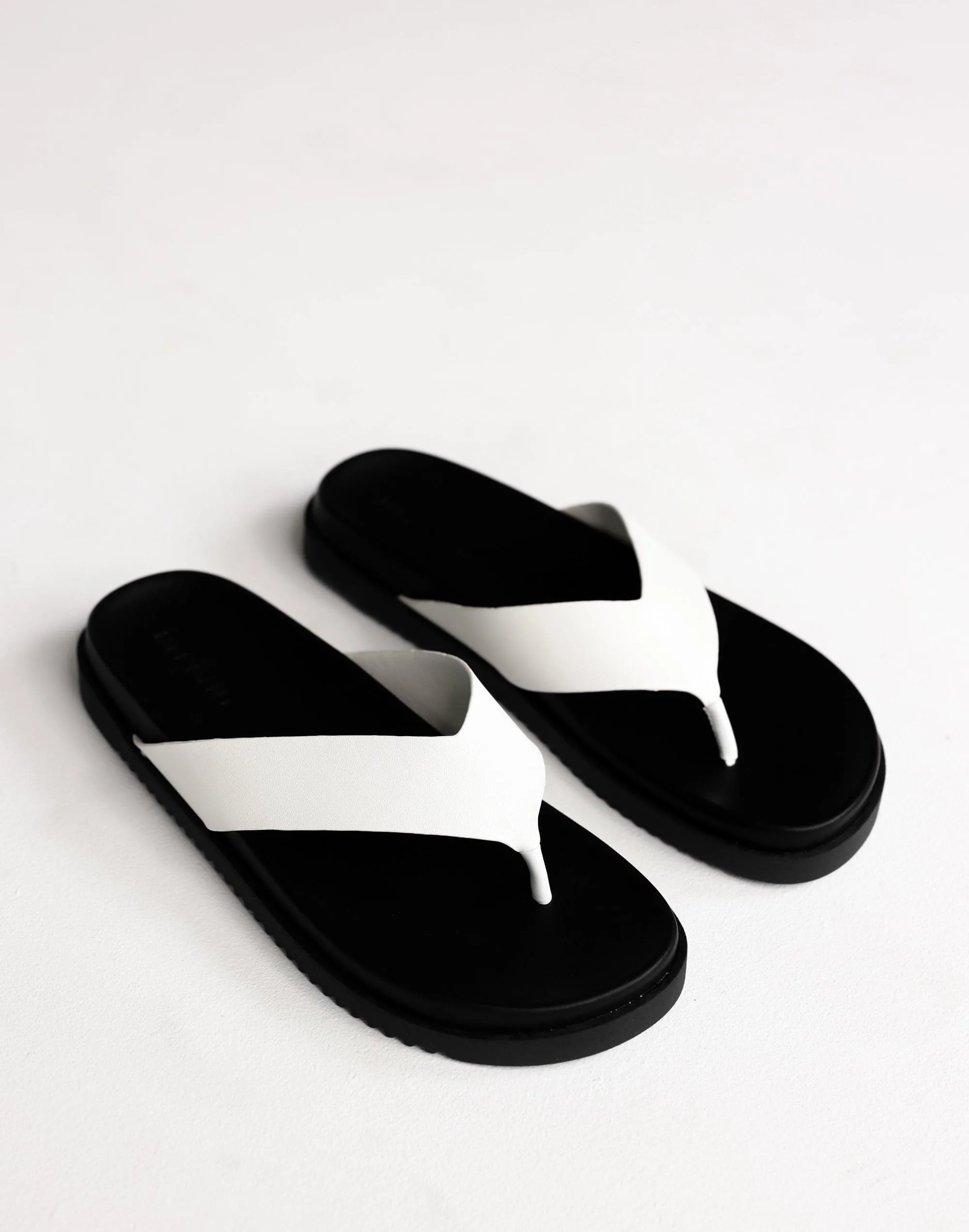 Aila Thongs (White) - By Billini