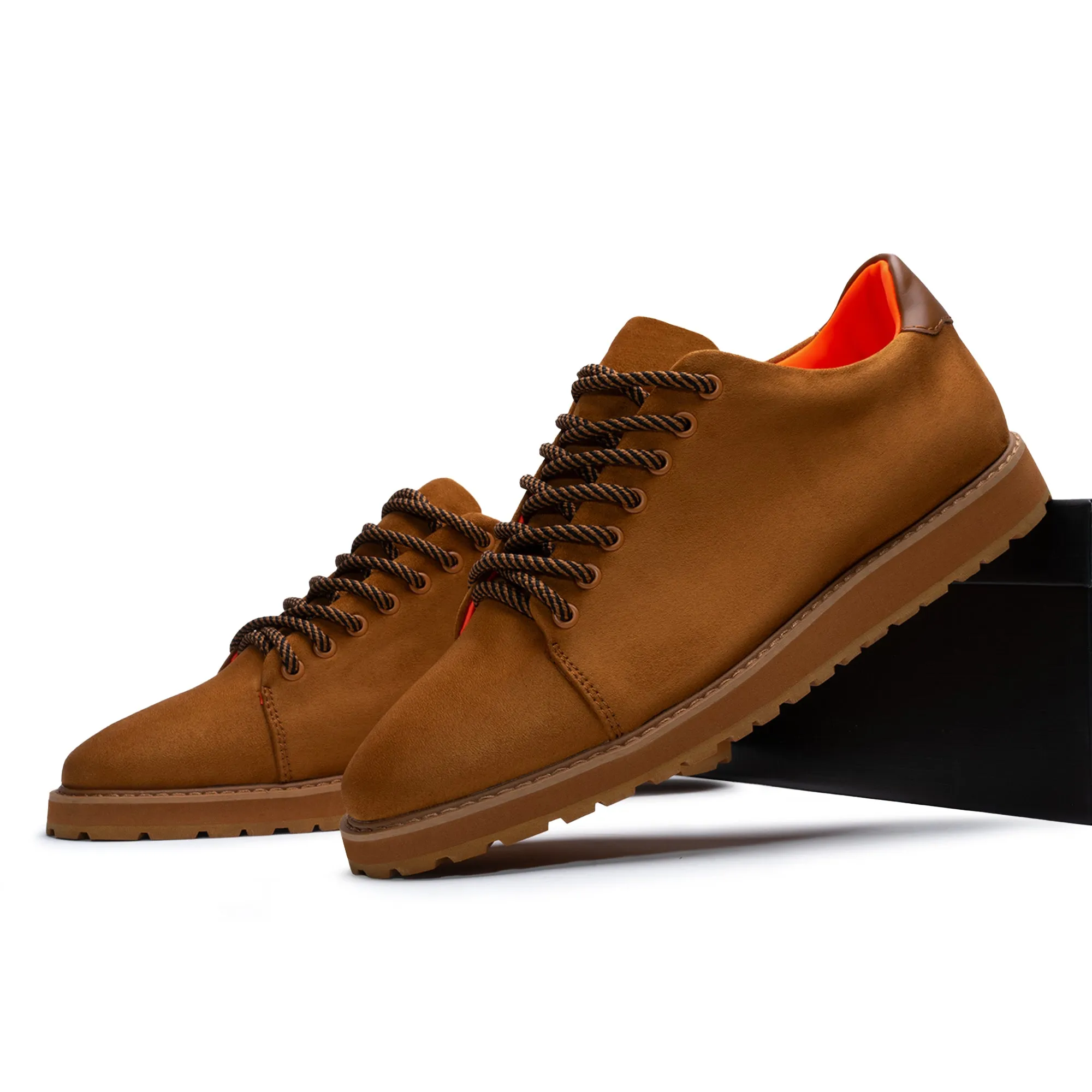 The Muscoby S TAYNO Suede Low Lace Up Sneaker